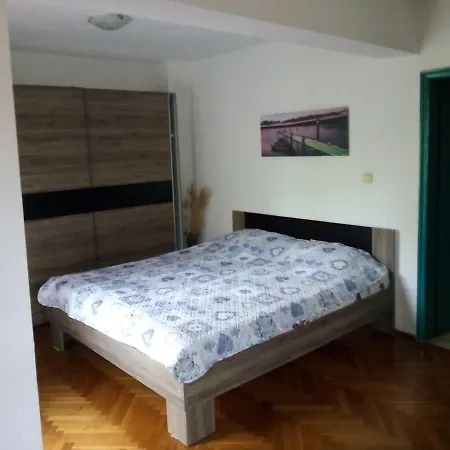 Апартамент Театъра Apartmán Burgas City